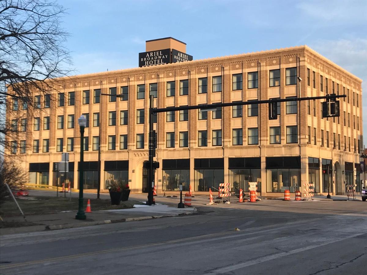 Ariel Broadway Hotel Lorain Exterior foto